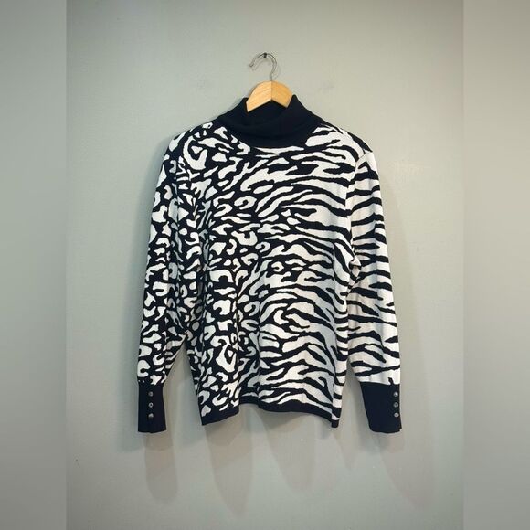 B/W Chico’s Animal Print Turtleneck Sweater Size 3 (16) EUC - Picture 3 of 6